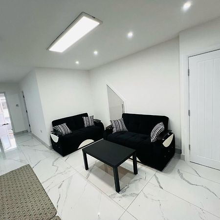 93 New Road Lägenhet Harmondsworth Exteriör bild
