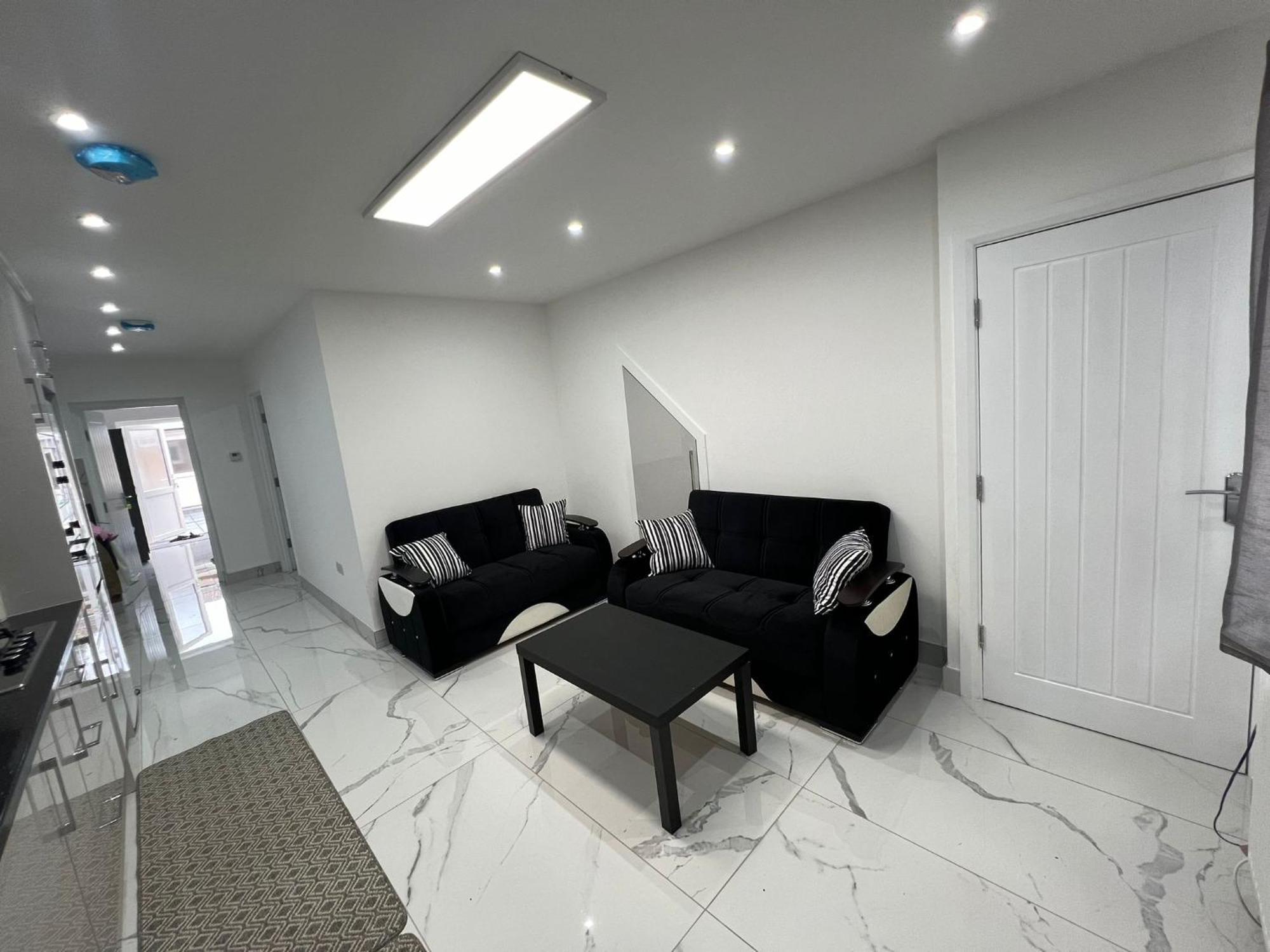 93 New Road Lägenhet Harmondsworth Exteriör bild