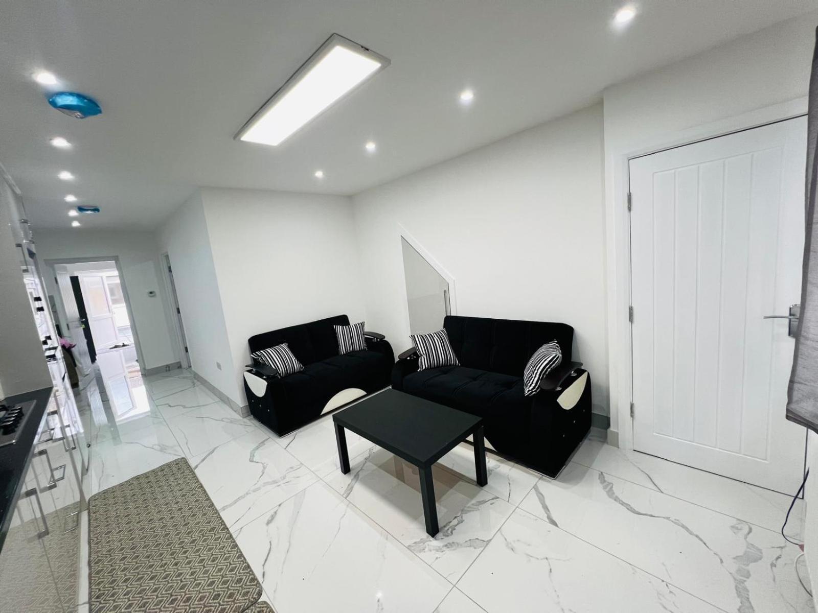 93 New Road Lägenhet Harmondsworth Exteriör bild
